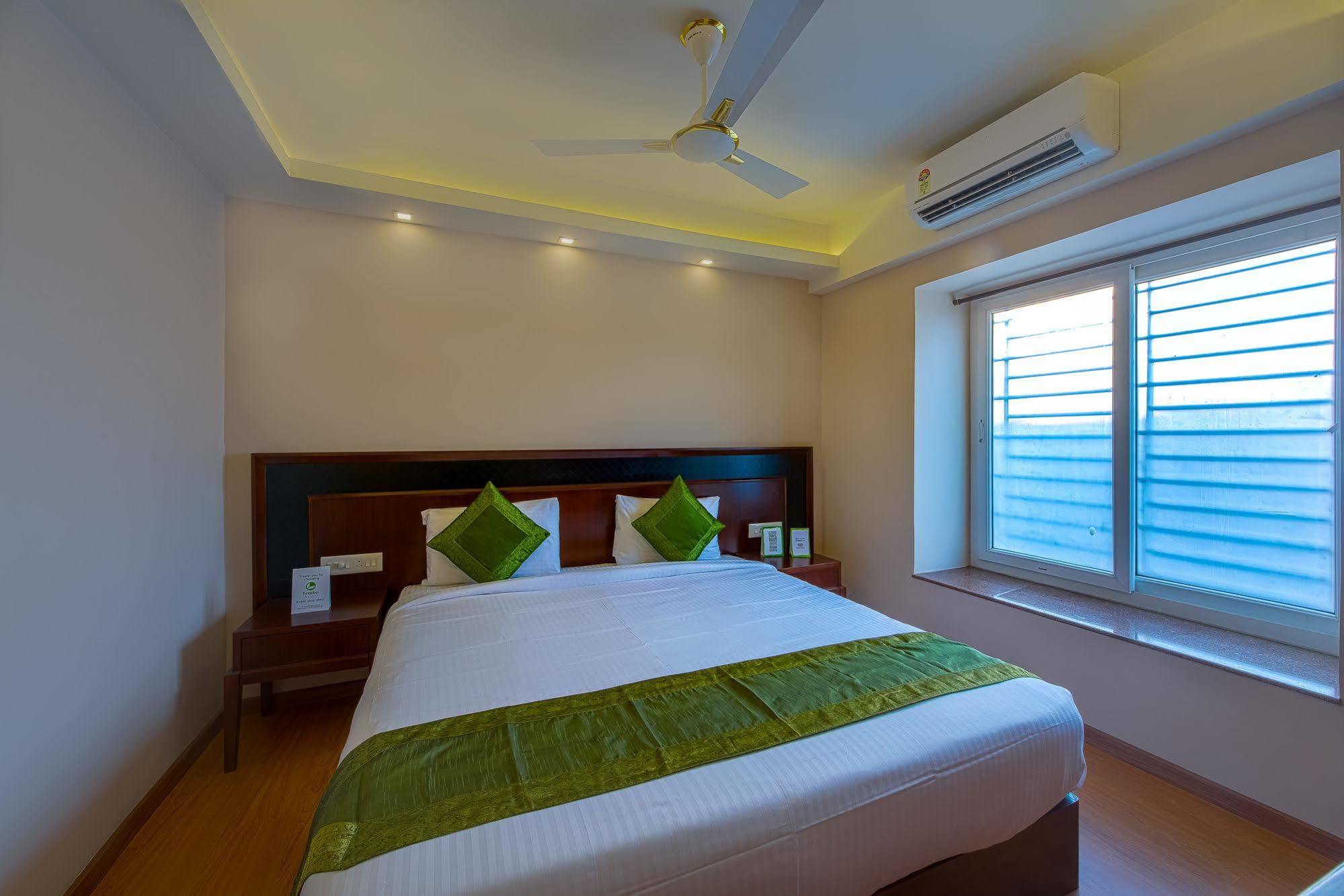 Treebo Vedanta Hotel Kolkata Bagian luar foto