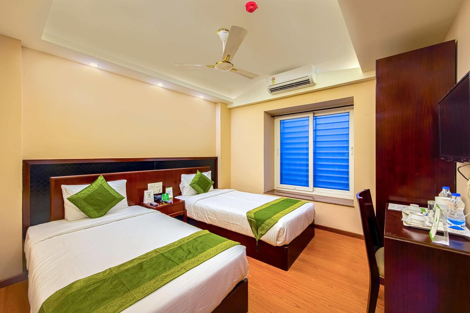 Treebo Vedanta Hotel Kolkata Bagian luar foto